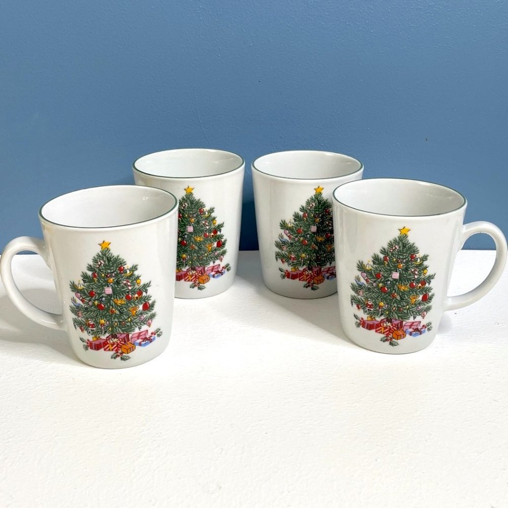 Vintage Set of 4 NEW Gibson NOEL MORNING 9oz 9 Ounce‎ Mugs Christmas Tree Design